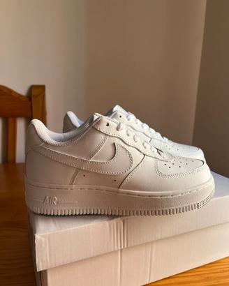 Nike Air Force 1 07 Classic Low-Top, Bianco / 45