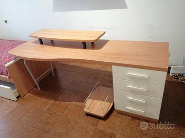 Letto e scrivania per camere