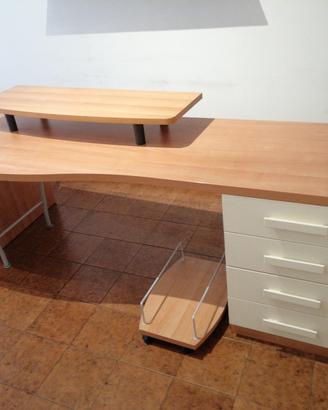 Letto e scrivania per camere