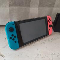 Nintendo Switch (modello 2017) + custodia