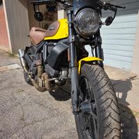 Ducati Scrambler 800 Custom 2018 – Unica, Molti Ac