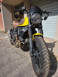 Ducati Scrambler 800 Custom 2018 – Unica, Molti Ac