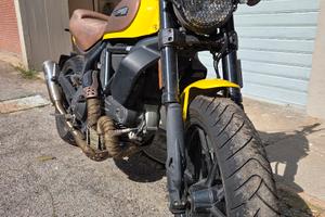 Ducati Scrambler 800 Custom 2018 – Unica, Molti Ac