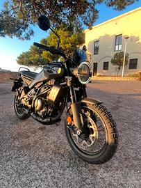 Husqvarna Svartpilen 401 (2025) soli 2.700 km