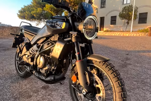 Husqvarna Svartpilen 401 (2025) soli 2.700 km
