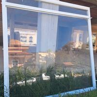 vetrina negozio o garage