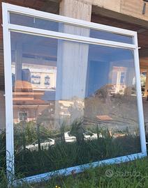 vetrina negozio o garage