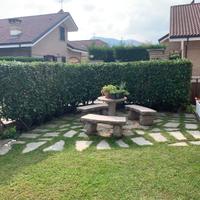 Tavolo + 3 panche in pietra lavorata