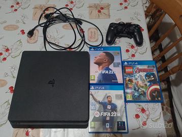 PlayStation 4 più un joystick e giochi