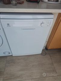 lavastoviglie Electrolux 