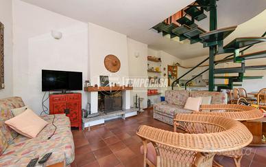 NUDA PROPRIETÀ - Porzione di casa su tre livelli c