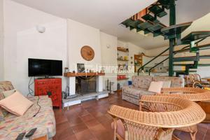 NUDA PROPRIETÀ - Porzione di casa su tre livelli c
