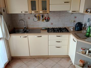 Cucina componibile completa di elettrodomestici