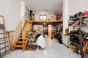 Locale commerciale al piano terra con soppalco
