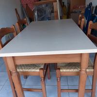 Tavolo da cucina con 4 sedie