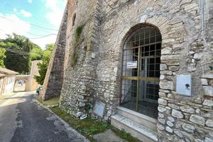 NEGOZIO A TARANO