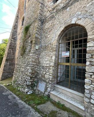 NEGOZIO A TARANO