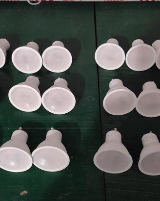 18 Lampadine / faretti led GU10 luce calda