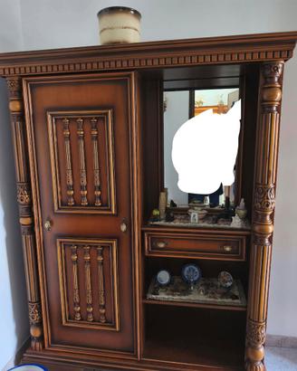Mobile in legno massello intarsiato
