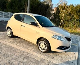 Lancia ypsilon beige