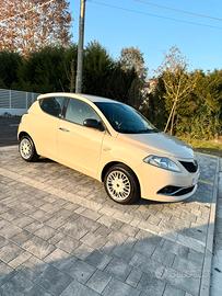 Lancia ypsilon beige