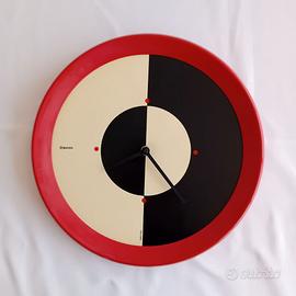 Orologio postmoderno Guzzini di Bruno Gecchelin