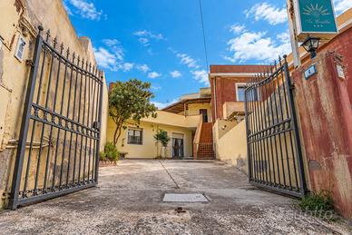 Villasimius via Donizetti indipendente con cortile