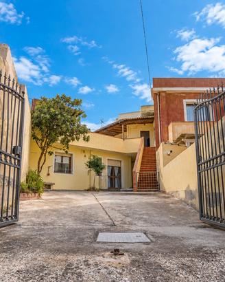 Villasimius via Donizetti indipendente con cortile