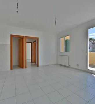 Appartamento di 60 m² con 3 locali e box auto a Al