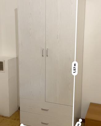 Armadio bianco con due ante e due cassetti
