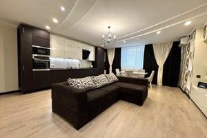 Di un appartamento di 4 locali nel centro