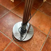 piantana a led con luce calda