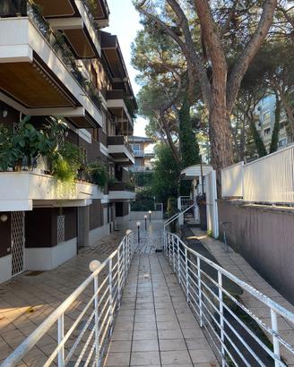 EUR MOSTACCIANO – AMPIO QUADRILOCALE DI PREGIO