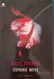 Libro NEW MOON di Stephenie Meyer