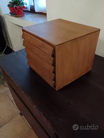 Piccola cassettiera portagioie