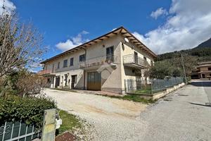 CASA SEMINDIPENDENTE A GUALDO TADINO