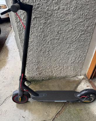 "Monopattino elettrico Xiaomi Mi Scooter Pro"