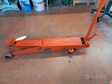 Sollevatore idrautico