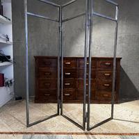 Appendiabiti paravento per negozio