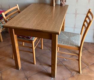 Tavolo cucina anni ’80 in laminato e in legno, con