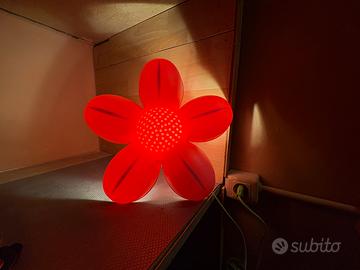 Lampada da bambina a forma di fiore