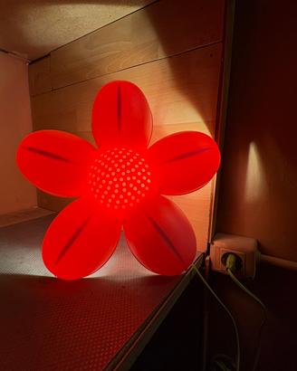 Lampada da bambina a forma di fiore