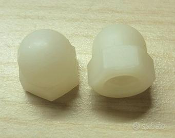 100 dadi ciechi M8 nylon nuovi