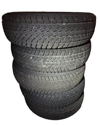 GOMME PNEUMATICi NEVE CHIODATE 195 80 15 YOKOHAMA