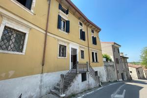 CASA SEMINDIPENDENTE A CASTELNUOVO DEL GARDA