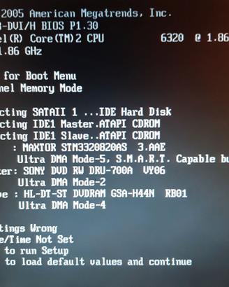 Computer fisso Tower, casse audio e monitor fisso