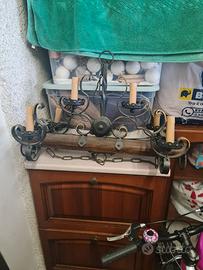 Lampadario vintage ferro e legno