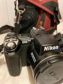 NIKON Coolpix 5700 con Accessori e Borsa