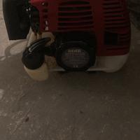 Decespugliatore a scoppio e idropulitrice