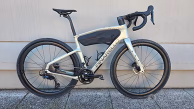 bici gravel pinarello grevil f1 2026